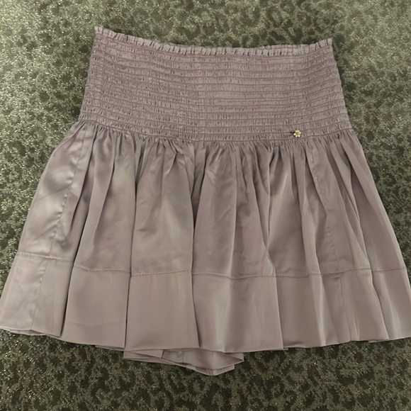 Adorable natural life flowy shorts(looks like skirt on) - Picture 1 of 2